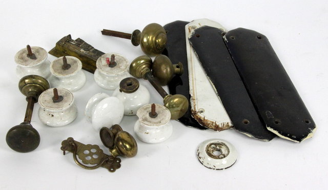 A quantity of door knobs and door