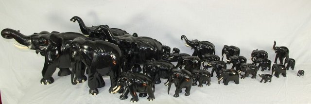 A quantity of ebony and ivory