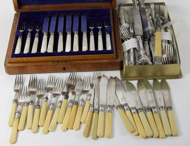 A quantity of electroplate