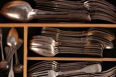 A quantity of fiddle pattern silver