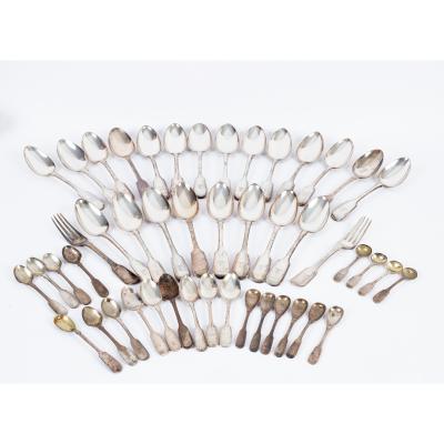 A quantity of fiddle pattern silver