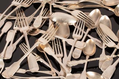 A quantity of fiddle pattern silver