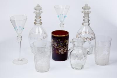 A quantity of glassware