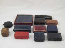 A quantity of jewellery boxes
