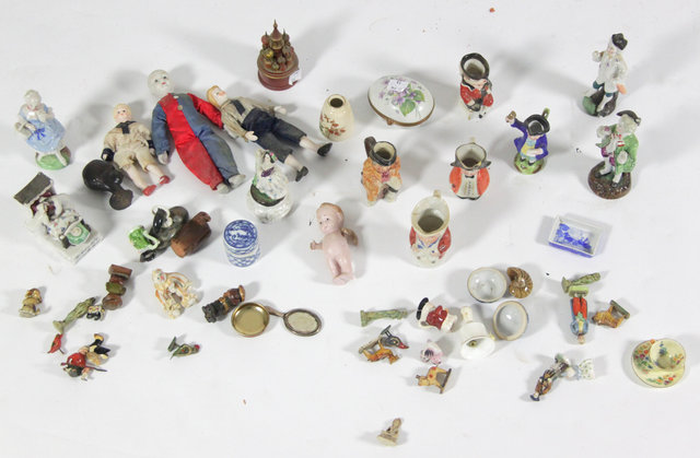 A quantity of miniatures