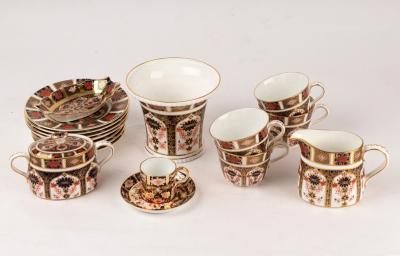 A quantity of Royal Crown Derby Old