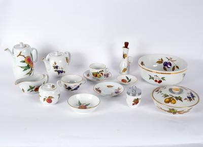 A quantity of Royal Worcester