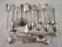 A quantity of small Chinese