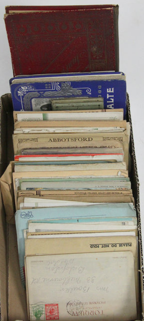 A quantity of souvenir letter cards