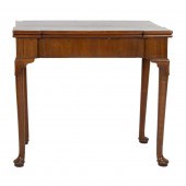 A QUEEN ANNE GAMES TABLE A Que