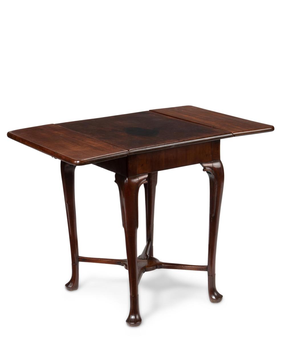 A QUEEN ANNE-STYLE DROP-LEAF TABLEA