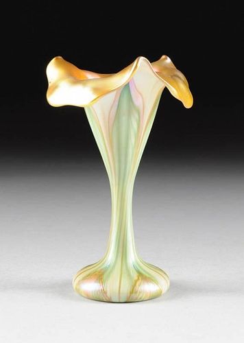 A QUEZAL PULLED FEATHER ART GLASS