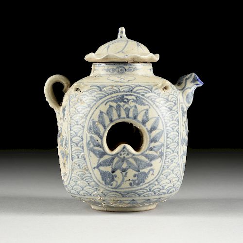 A RARE VIETNAMESE/ANNAMESE BLUE AND