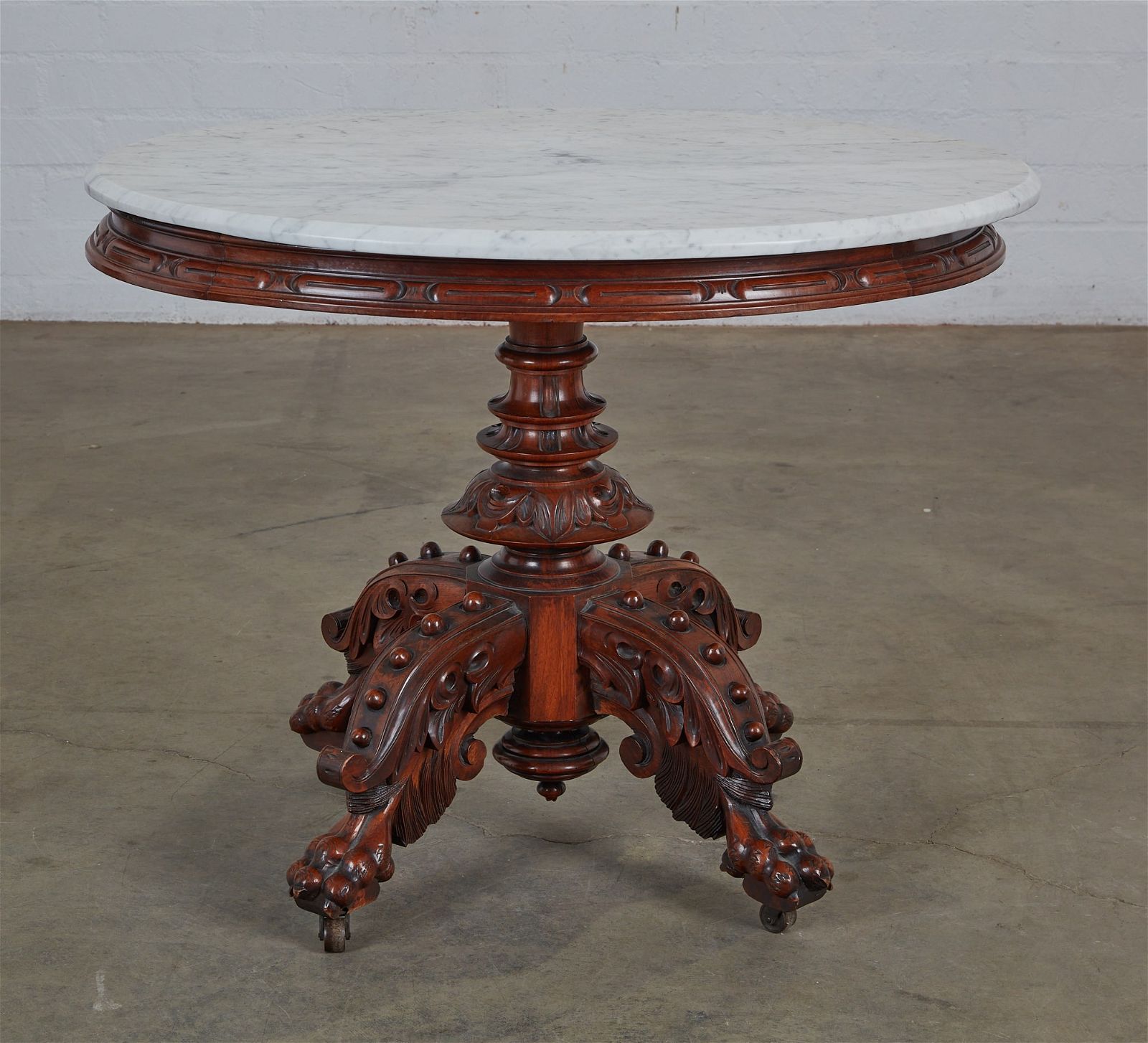 A RENAISSANCE STYLE OAK CENTER