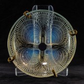 A RENE LALIQUE OPALESCENT GLAS