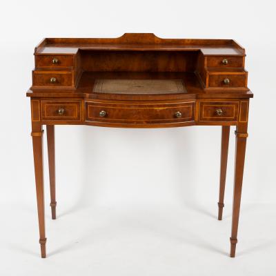 A reproduction bonheur-du-jour,