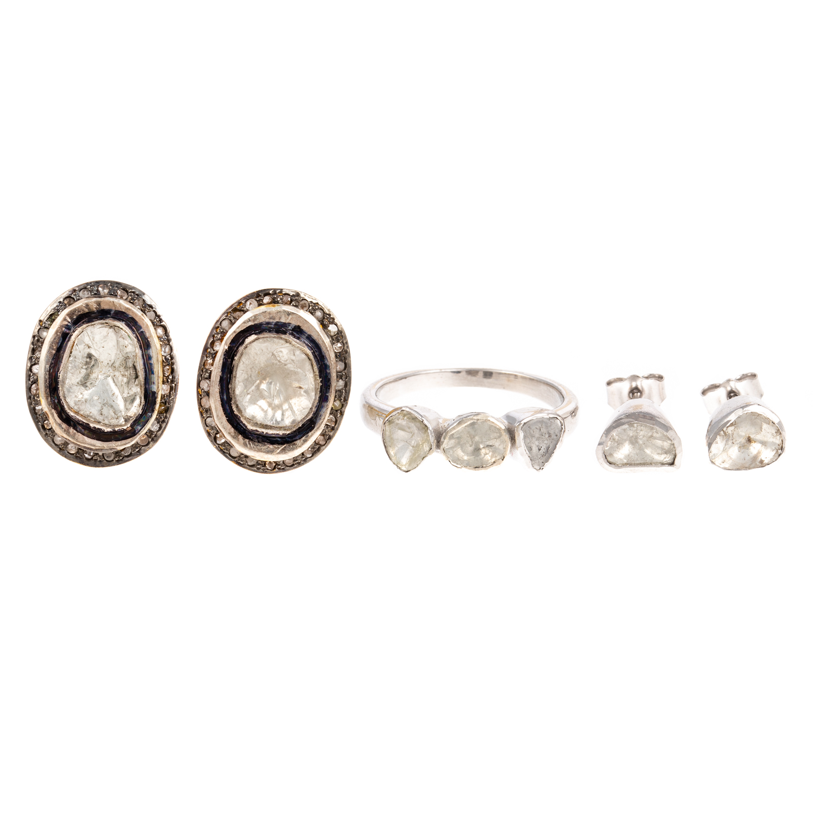 A RING & TWO PAIRS OF EARRINGS WITH