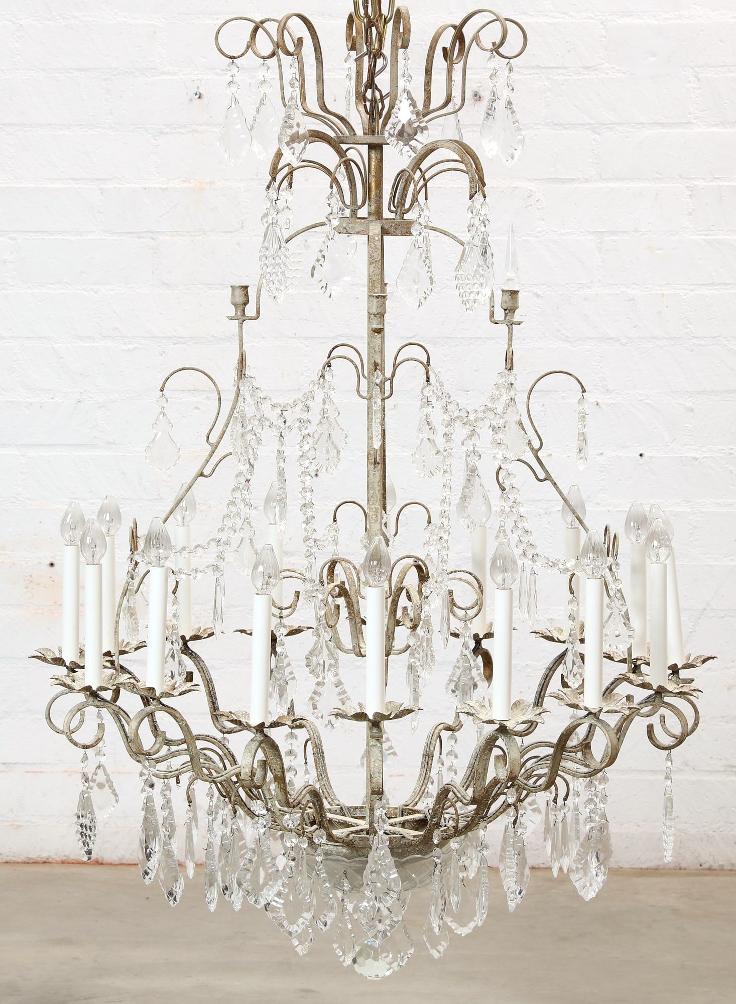 A ROCOCO STYLE SIXTEEN LIGHT