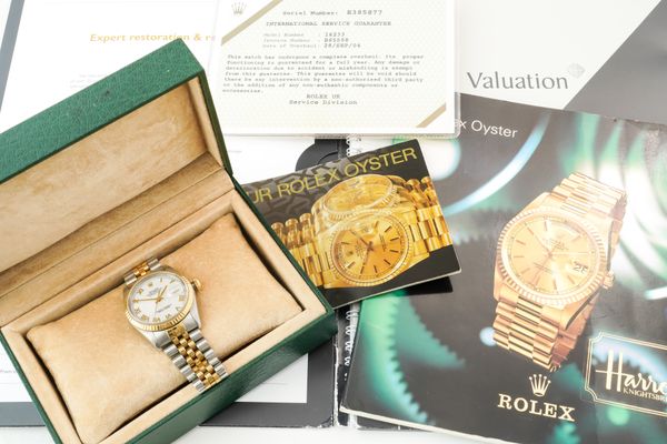 A ROLEX OYSTER PERPETUAL DATEJUST