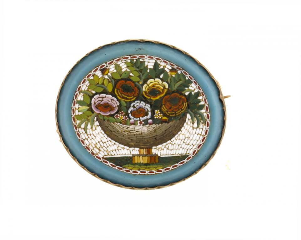 A ROMAN MICROMOSAIC BROOCH the oval