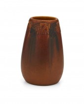 A ROOKWOOD POTTERY VASE, BY CH