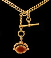 A rose gold coloured chain lin