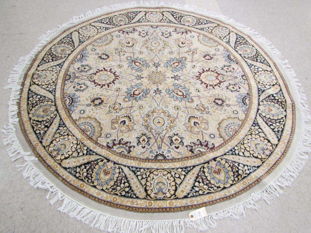 A ROUND ORIENTAL AREA RUG,