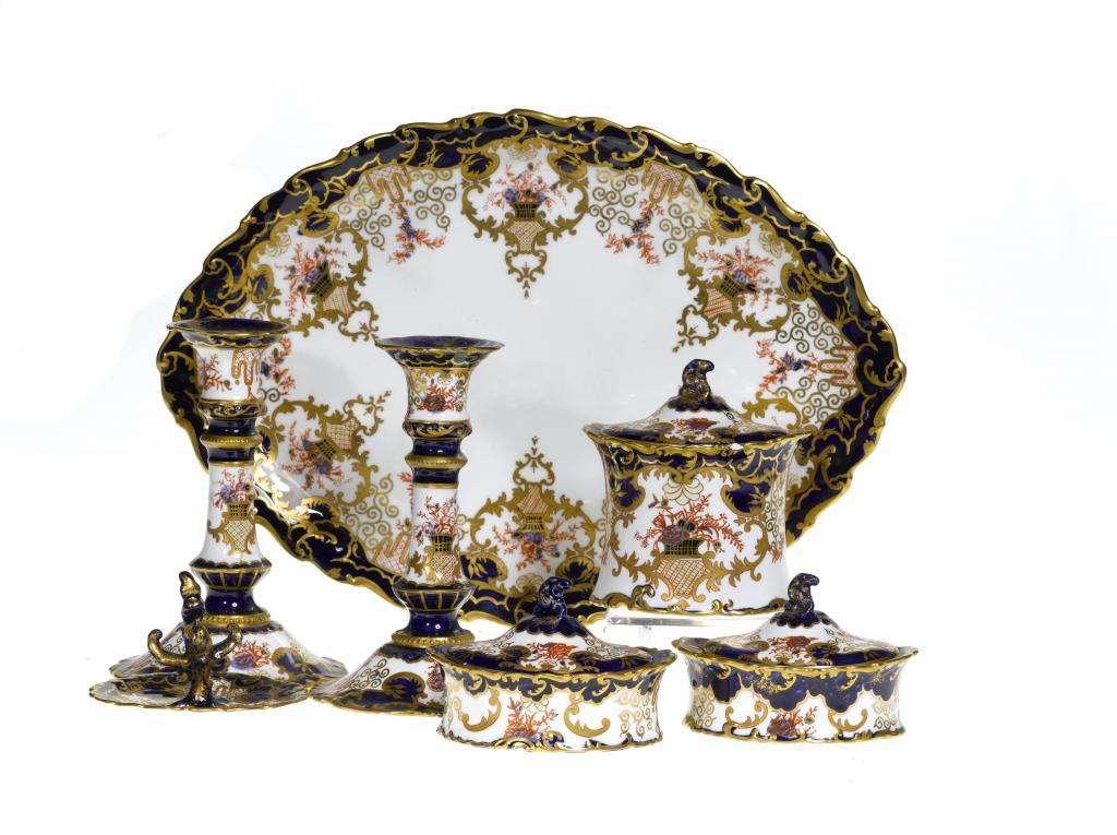 A ROYAL CROWN DERBY JAPAN PATTERN