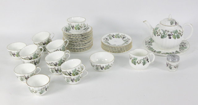 A Royal Doulton 'Lavinia' pattern