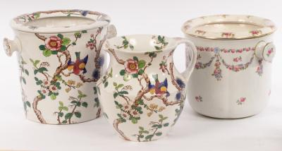 A Royal Doulton wash basin with