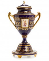 A ROYAL VIENNA COVERED URNA Ro