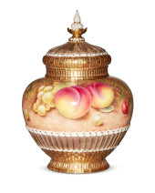 A ROYAL WORCESTER PORCELAIN PO
