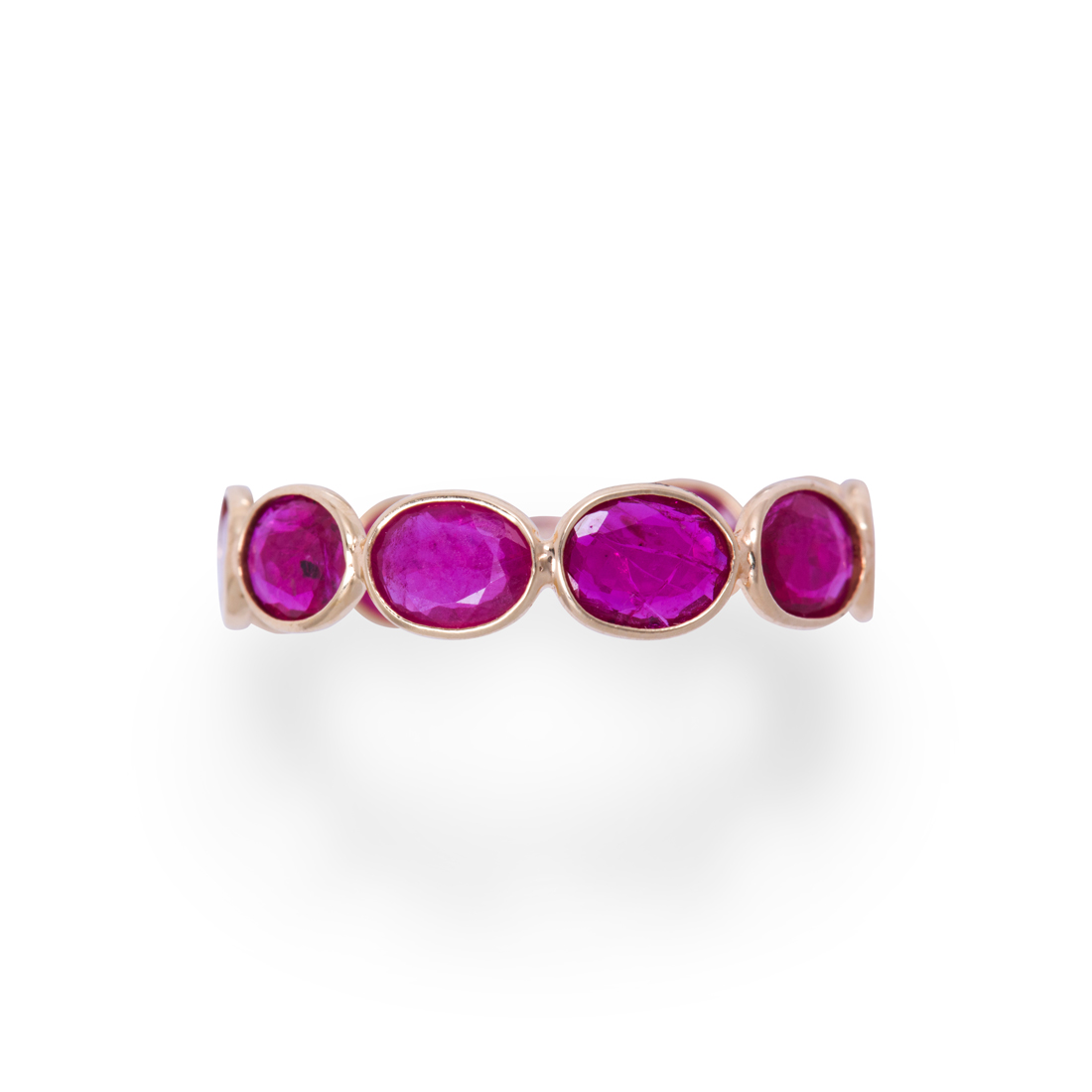 A RUBY AND EIGHTEEN KARAT GOLD RING