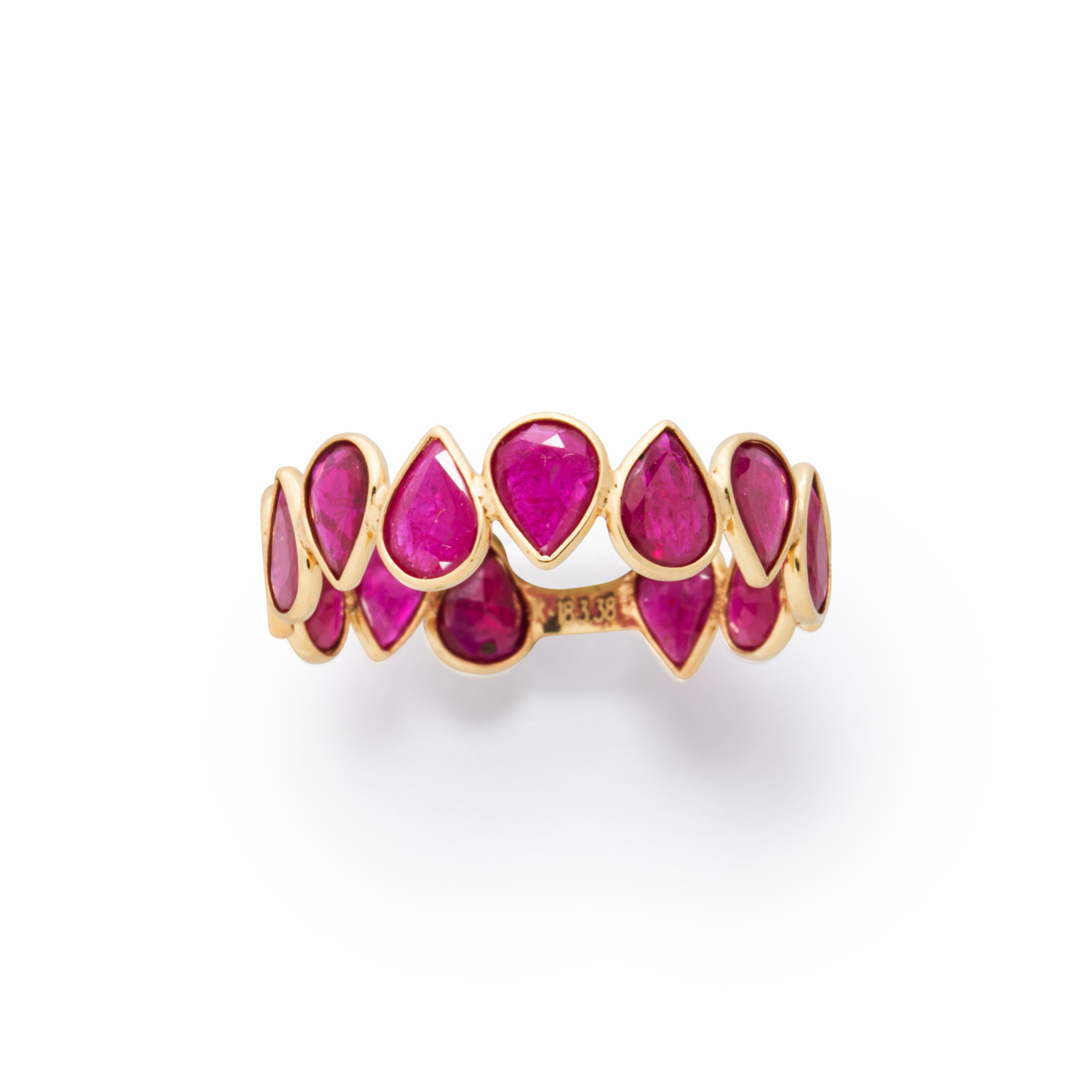 A RUBY AND EIGHTEEN KARAT GOLD RING