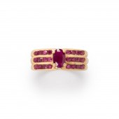 A RUBY AND TEN KARAT GOLD RING