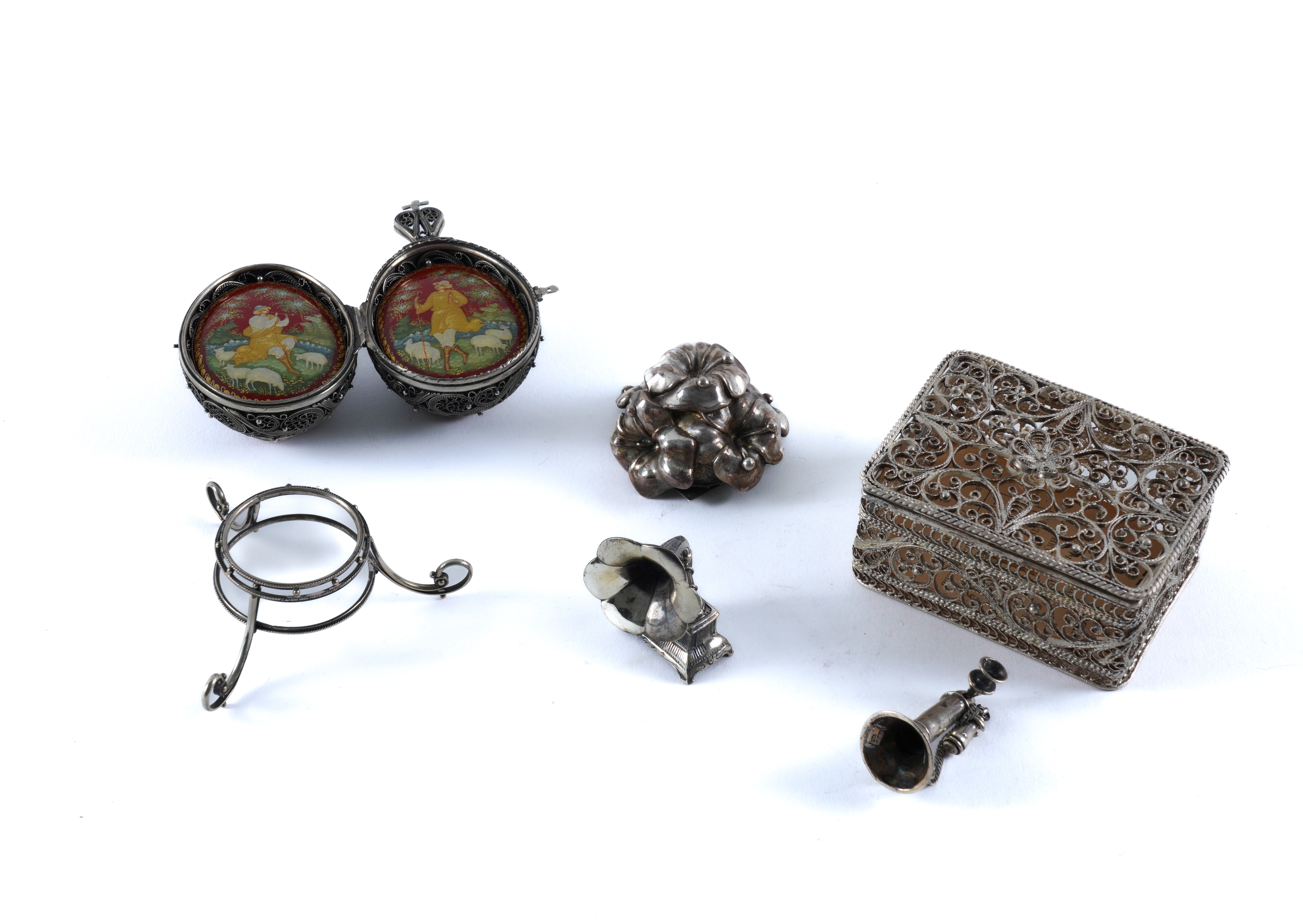 A RUSSIAN SILVER FILIGREE AND