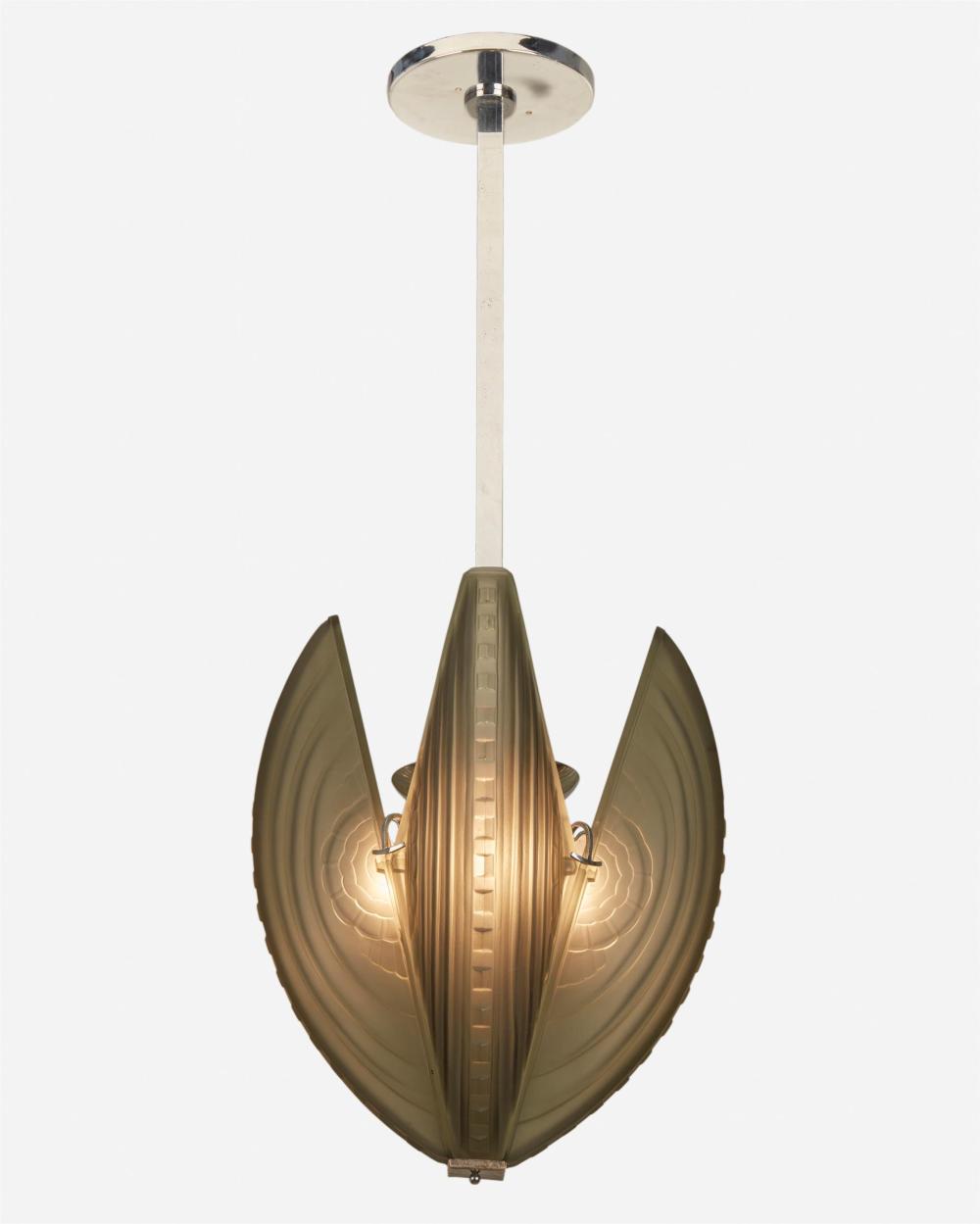 A SABINO-STYLE ART DECO GLASS