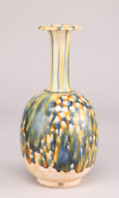 A SANCAI-GLAZED LONG-NECKED VA
