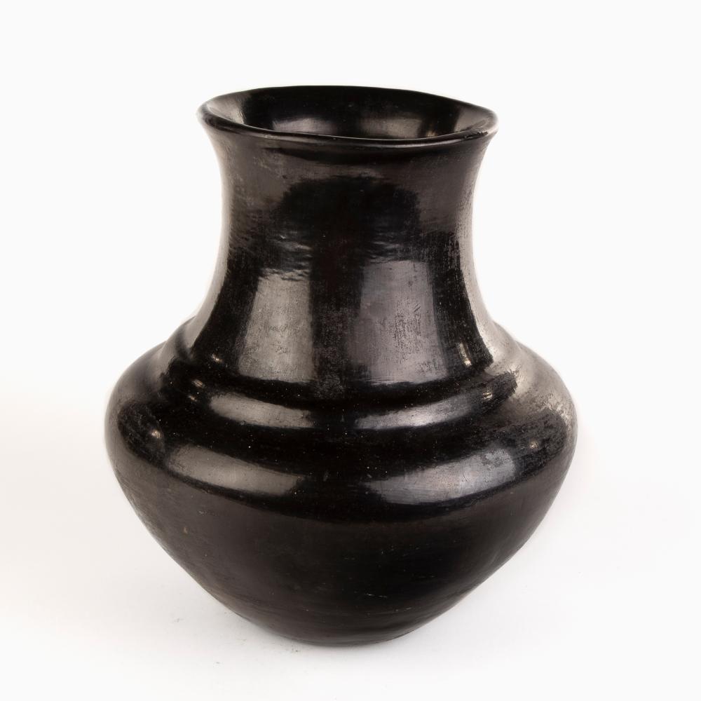 A SANTA CLARA LONG NECK BLACKWARE