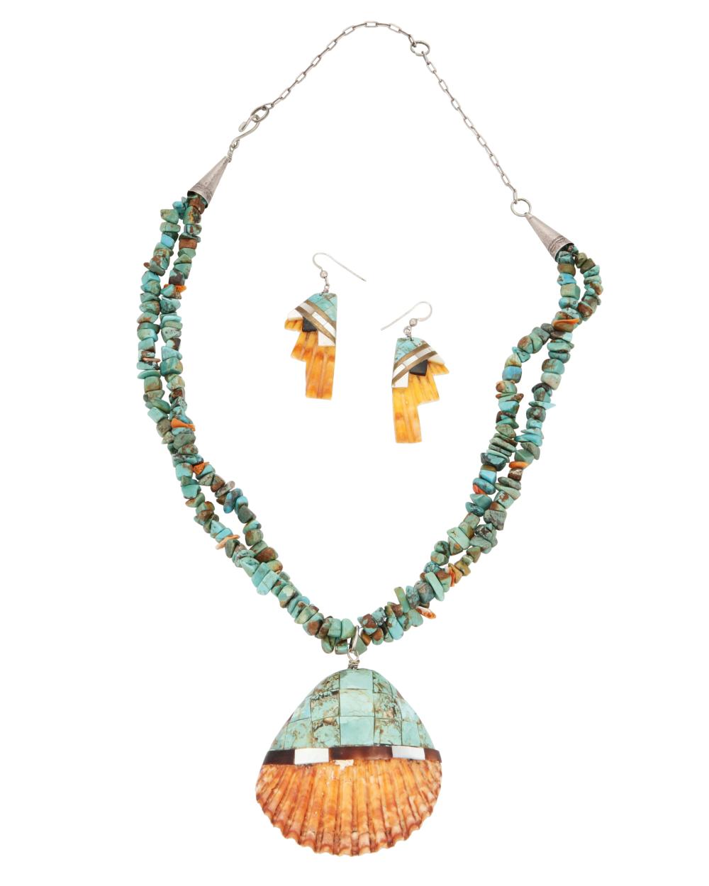 A SANTO DOMINGO PUEBLO NECKLACE