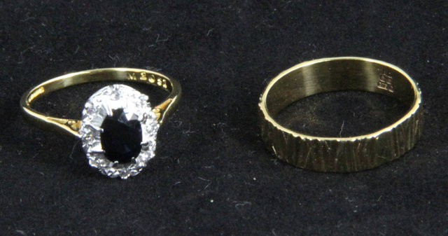 A sapphire and diamond dress ring