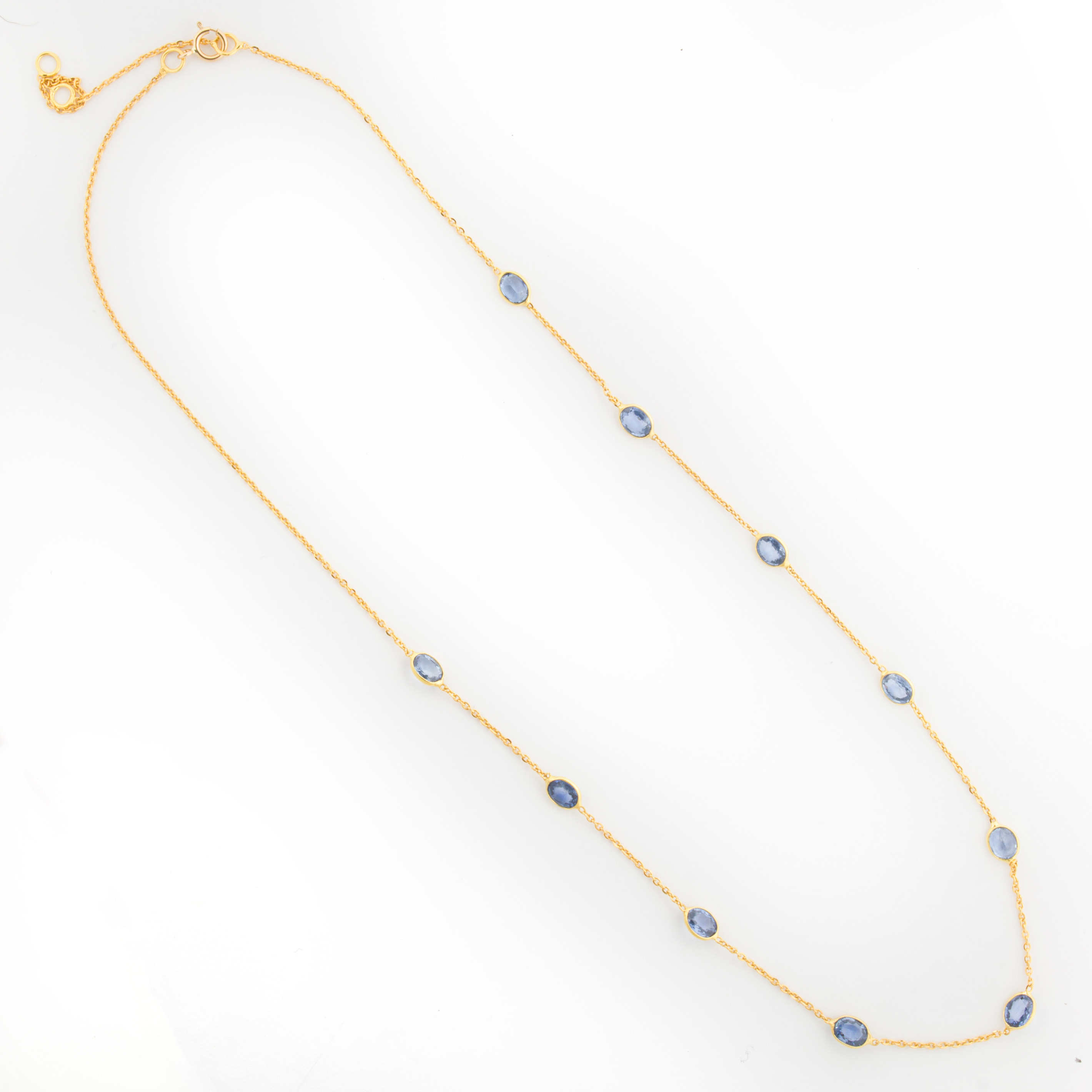 A SAPPHIRE AND EIGHTEEN KARAT
