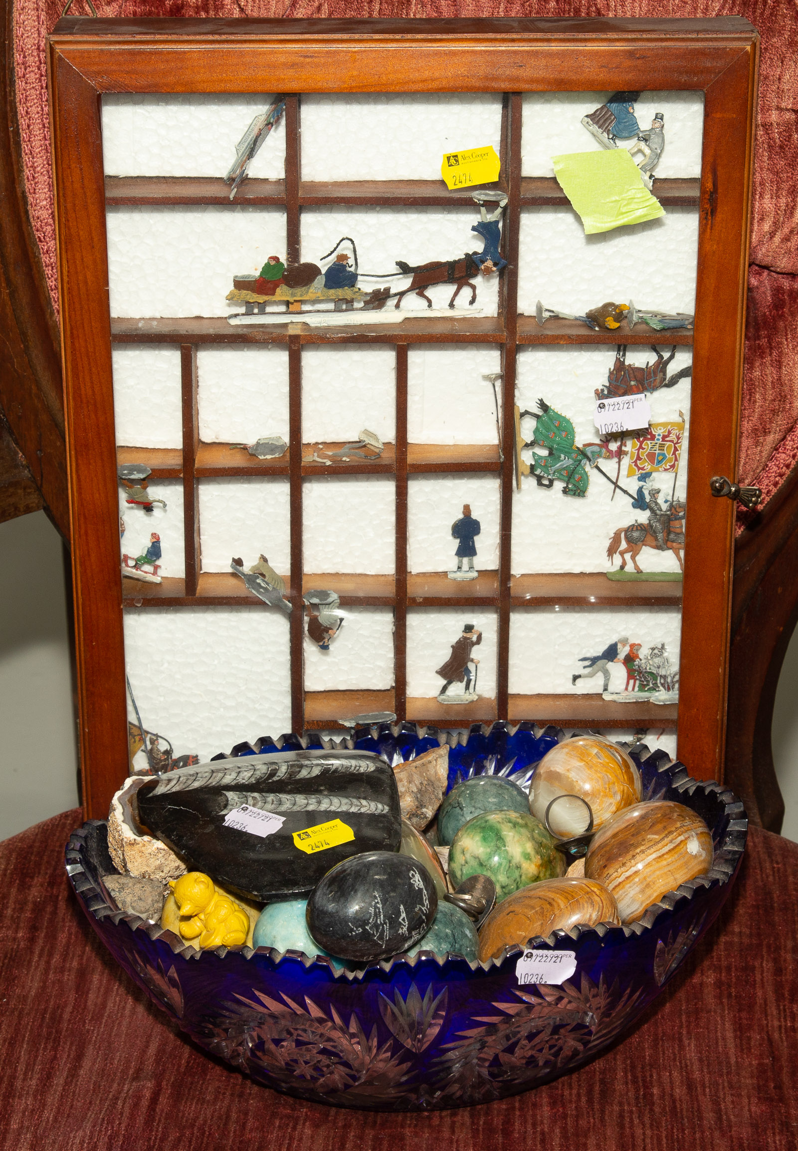 A SELECTION OF DECORATIVE &