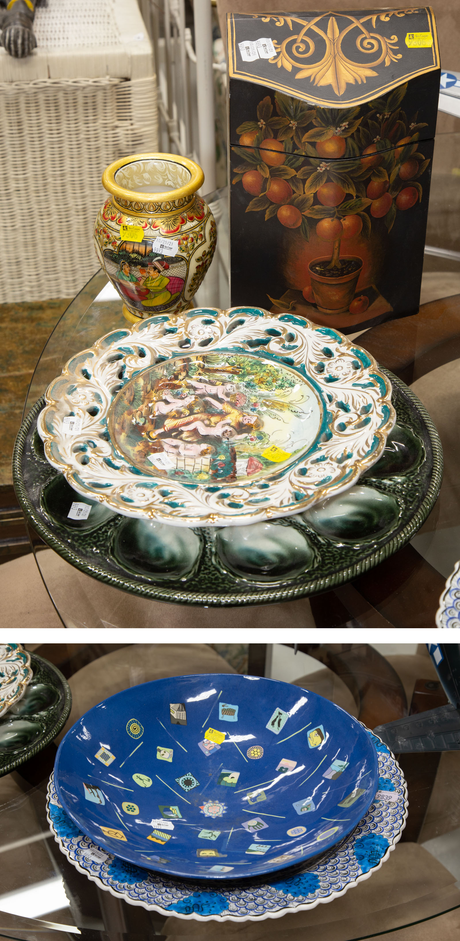 A SELECTION OF DECORATIVE ITEMS