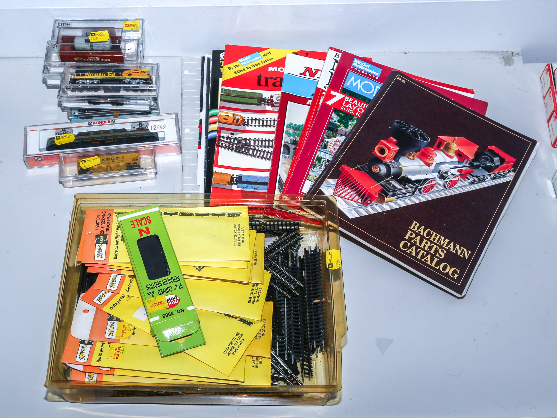 A SELECTION OF N GAUGE TRAINS &