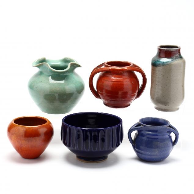A SELECTION OF SIX NC POTTERY