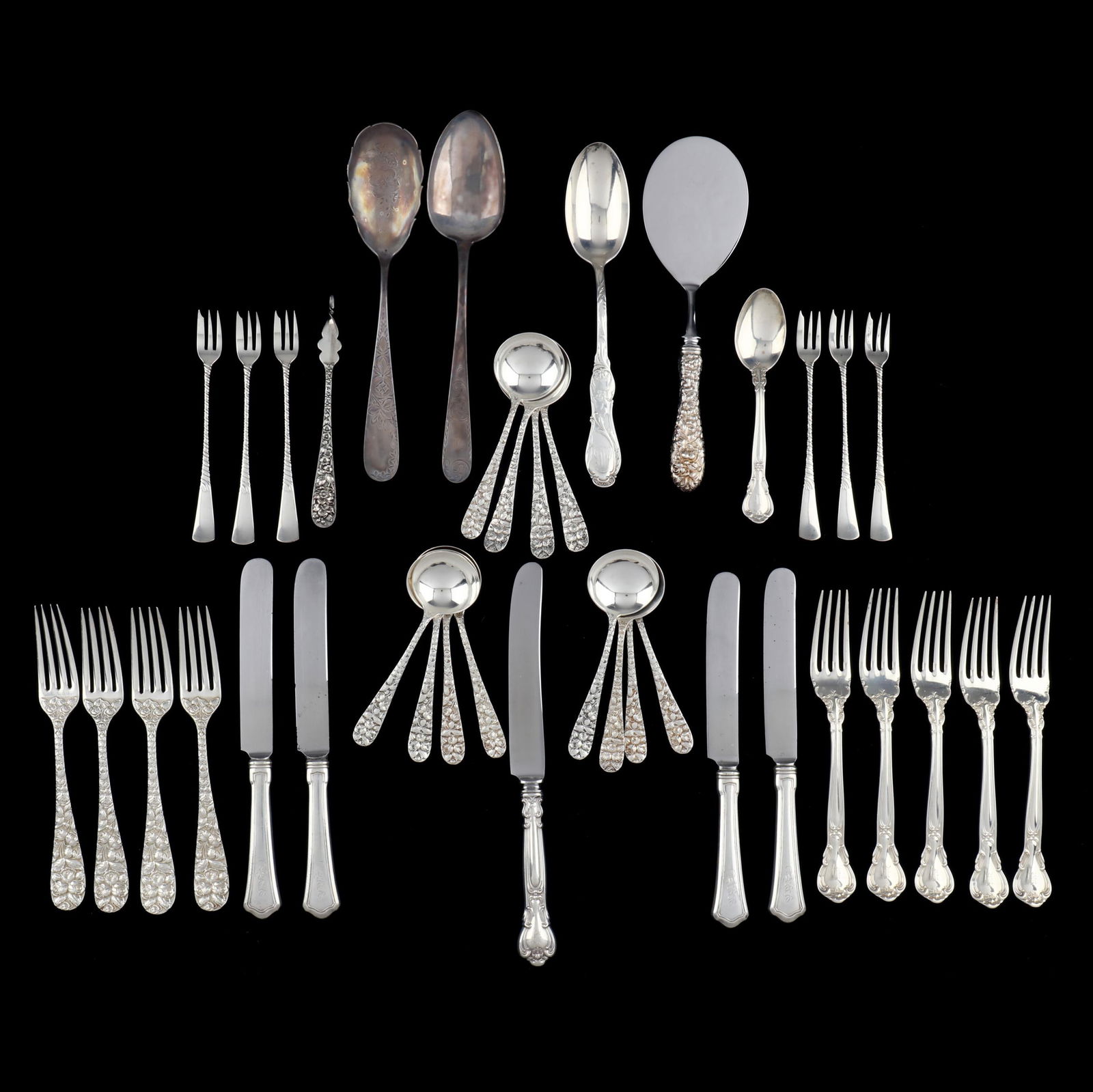A SELECTION OF STERLING SILVER