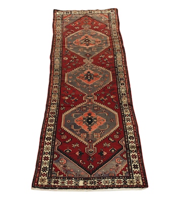 A Serapi Rug Three medallions on