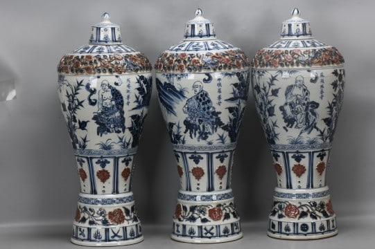 A SET OF BLUE AND WHITE WITH