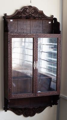 A set of carved wall hanging